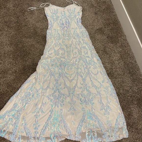 Formal dress - Picture 5 of 7